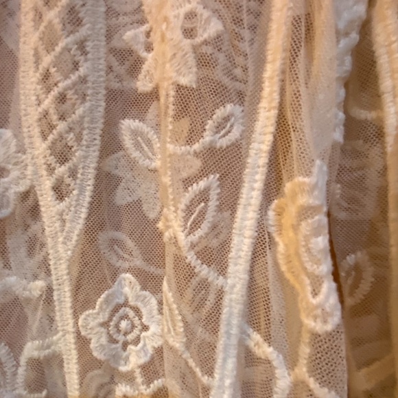 XHILARATION SHEER LACE TOP - Picture 4 of 8